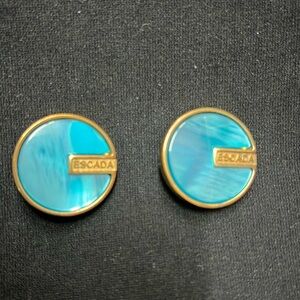 Escada buttons